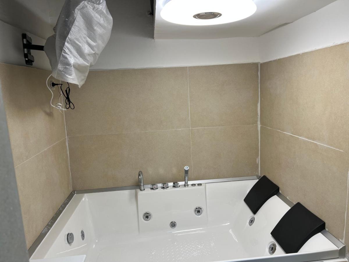 Petite Suite Napels Buitenkant foto