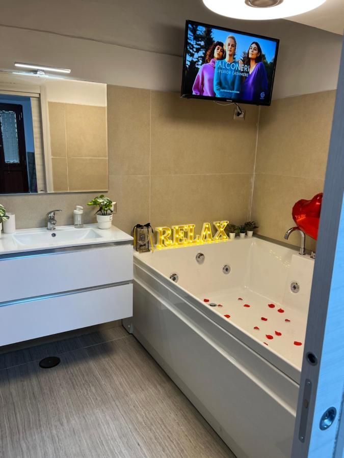 Petite Suite Napels Buitenkant foto